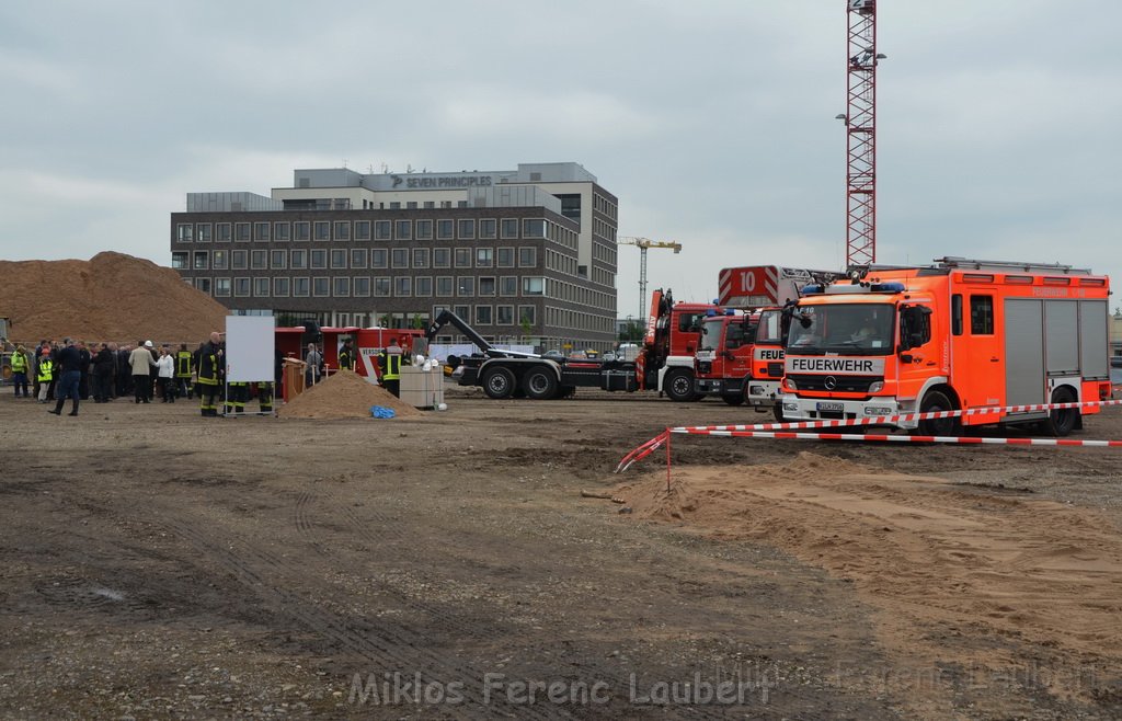 Erster Spatenstich Neues Feuerwehrzentrum Koeln Kalk Gummersbacherstr P160.JPG - Miklos Laubert